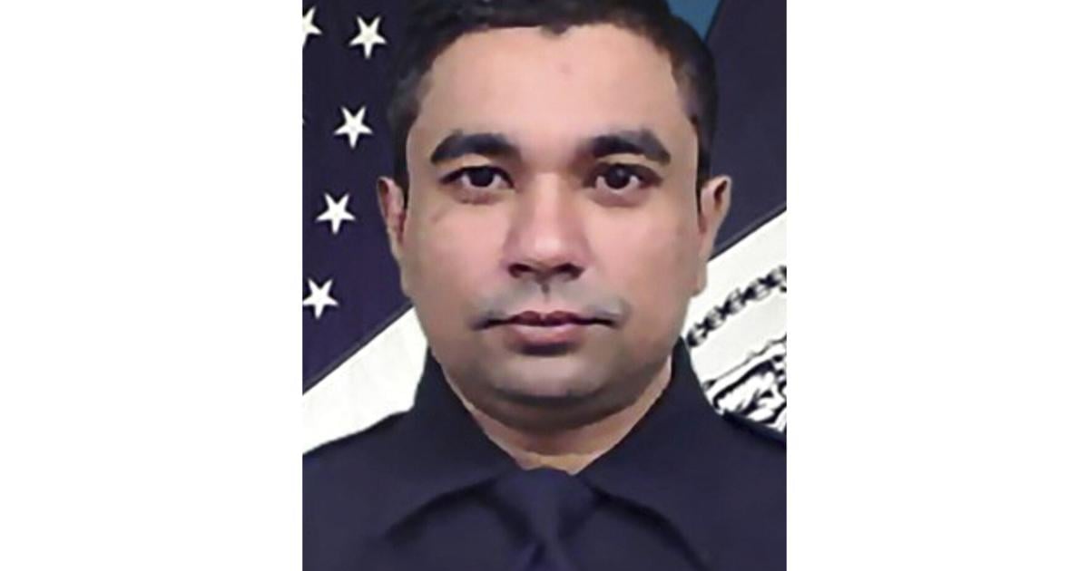 Throngs of police pay tribute to officer killed in New York office shooting