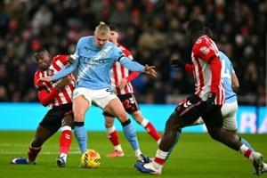 Man City charge stalls at Sunderland, Liverpool held by Leeds
