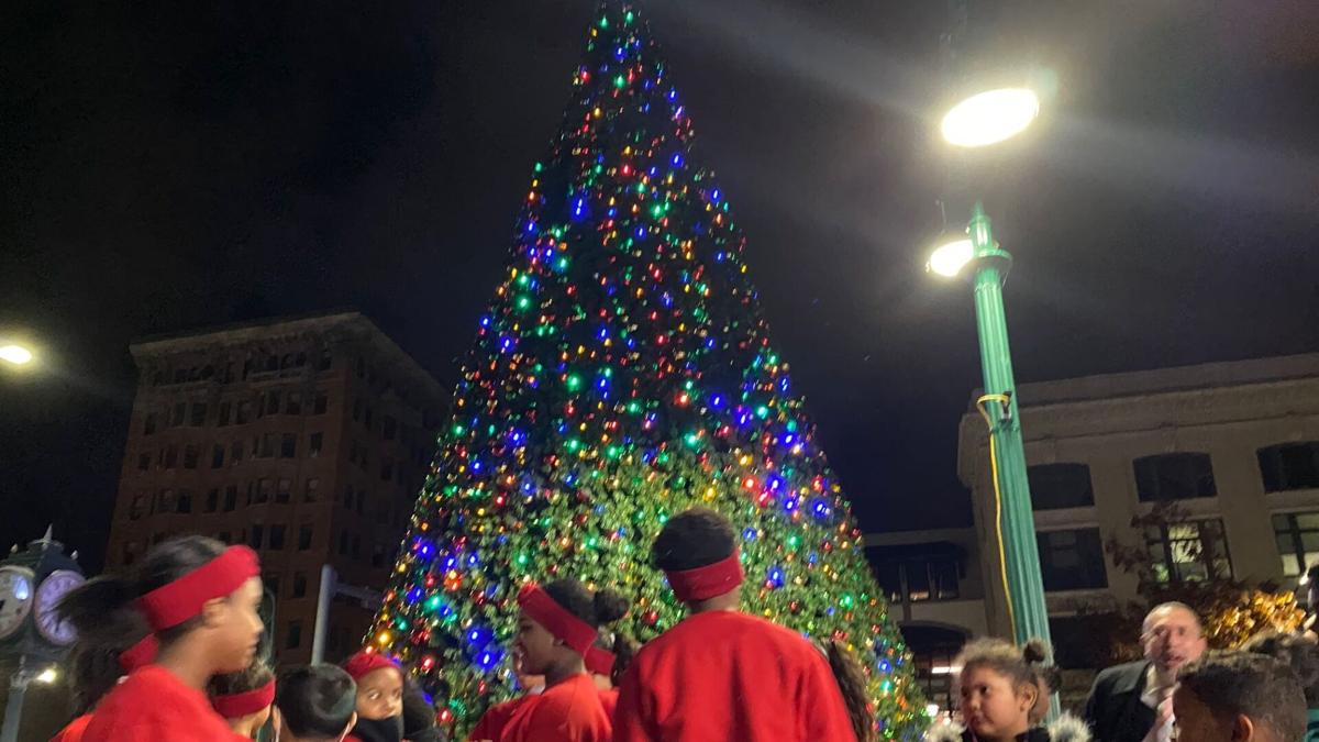 Photos 2021 Reading Holiday Lighting Celebration Berks Regional News Wfmz Com