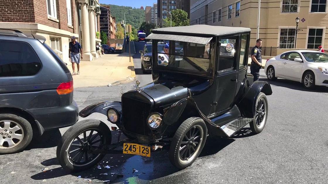 Classic Car Banged Up In Crash In Downtown Reading Berks Regional News Wfmz Com