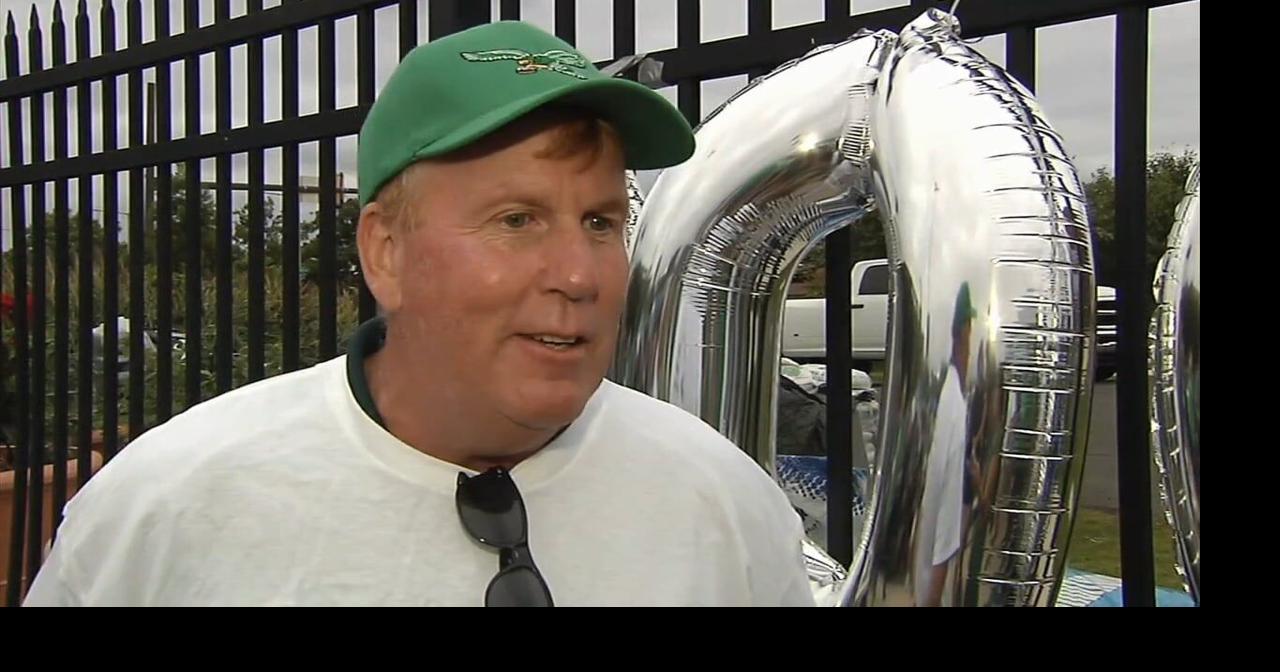 Superfan marks 300th consecutive regular season Eagles home game ...