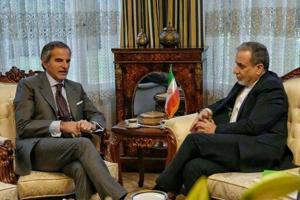 Iran FM in Geneva for US talks, as Guards begin drills in Hormuz Strait