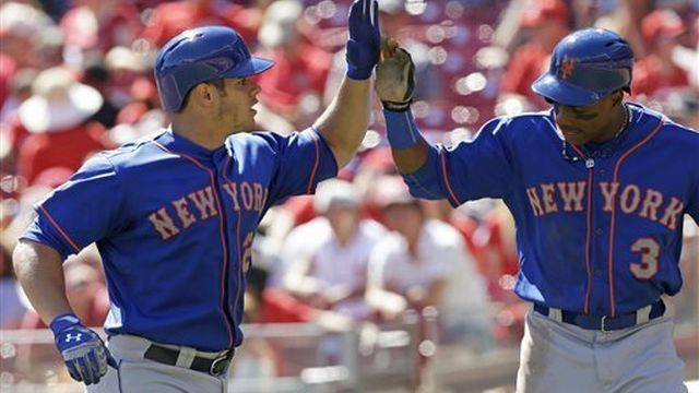 Anthony Recker hits his 1st Major League home run. Sept 9, 2012 