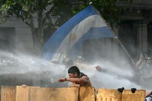 Milei labor law reforms spark clashes in Buenos Aires