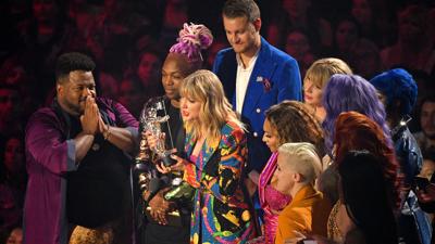 Taylor Swift Wins Top Prize At 2019 Mtv Video Music Awards