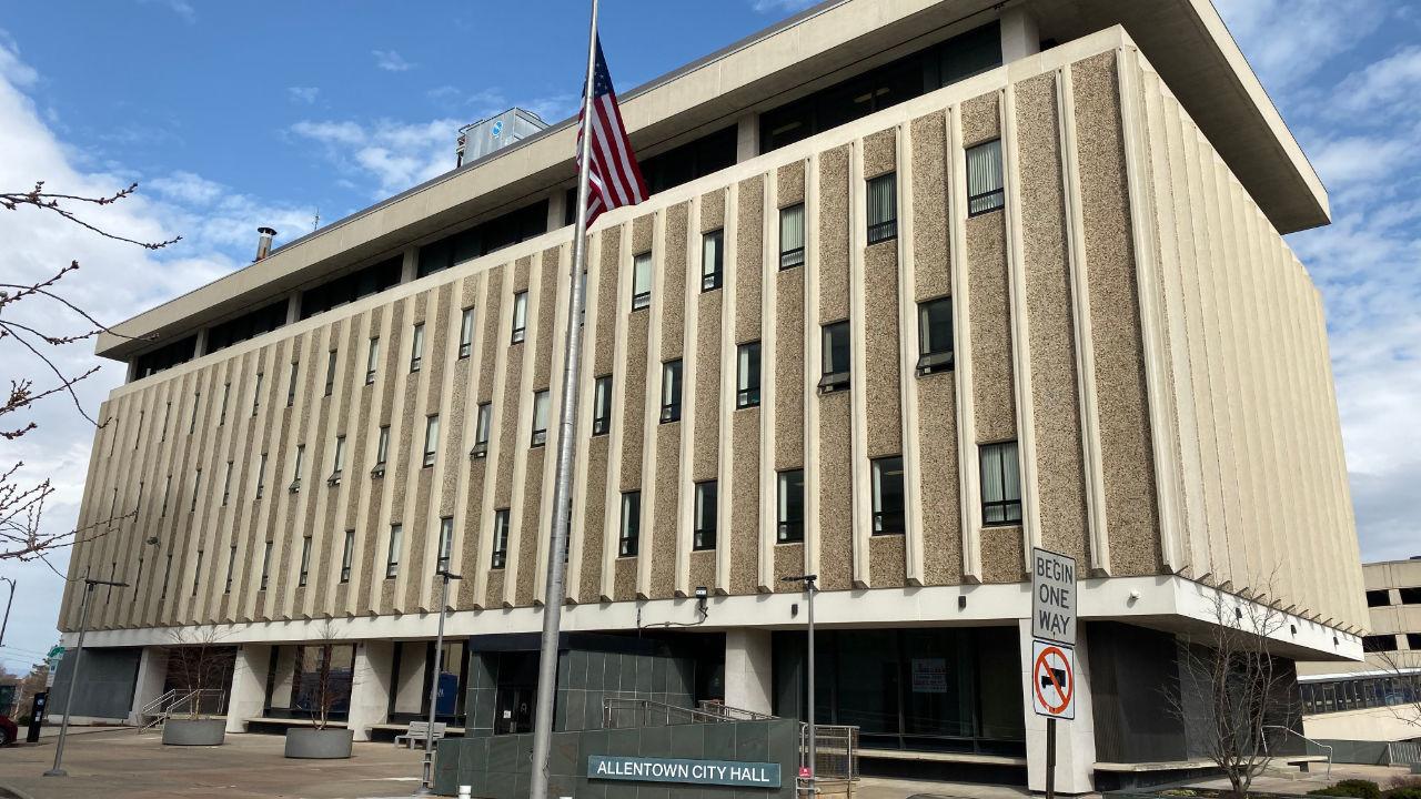 Consejo de Allentown demanda al Alcalde Tuerk por negarse a pagar