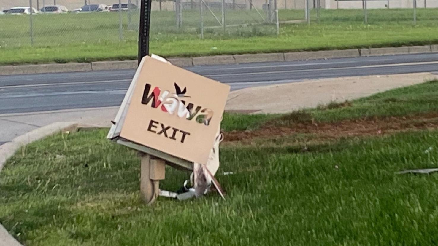 Man dies after highspeed crash into Lehigh Street car dealerships