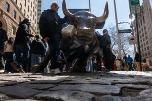 Stocks mostly rise, precious metals slip in quiet Asian trade