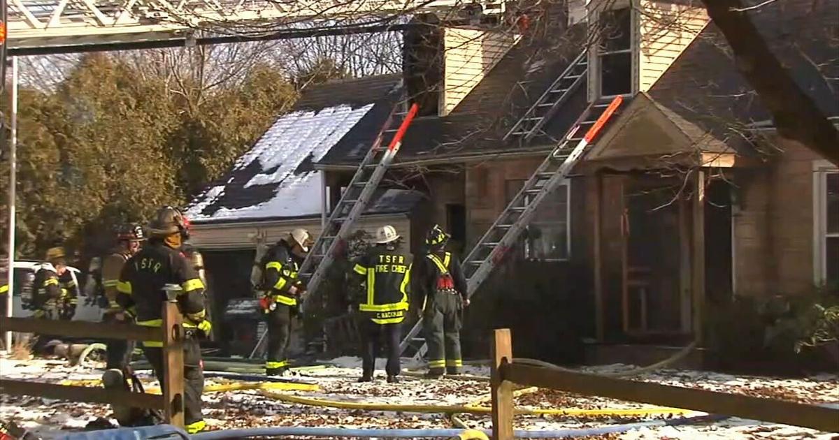 Spring Manor Rd Fire 'Sounded in mayday': 2 firefighters injured, 6 displaced after crews ...