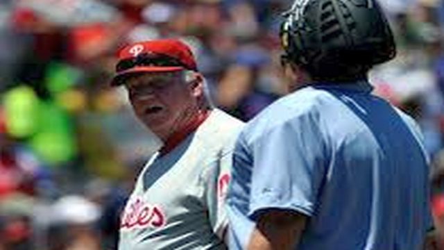 Ryne Sandberg resigns as Phillies manager