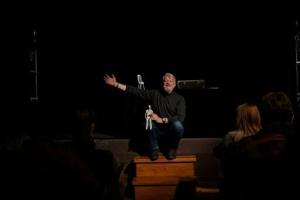 Ukraine veteran stages puppet shows to honour killed soldiers