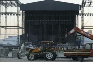 Technician dies installing stage for Shakira concert in Rio
