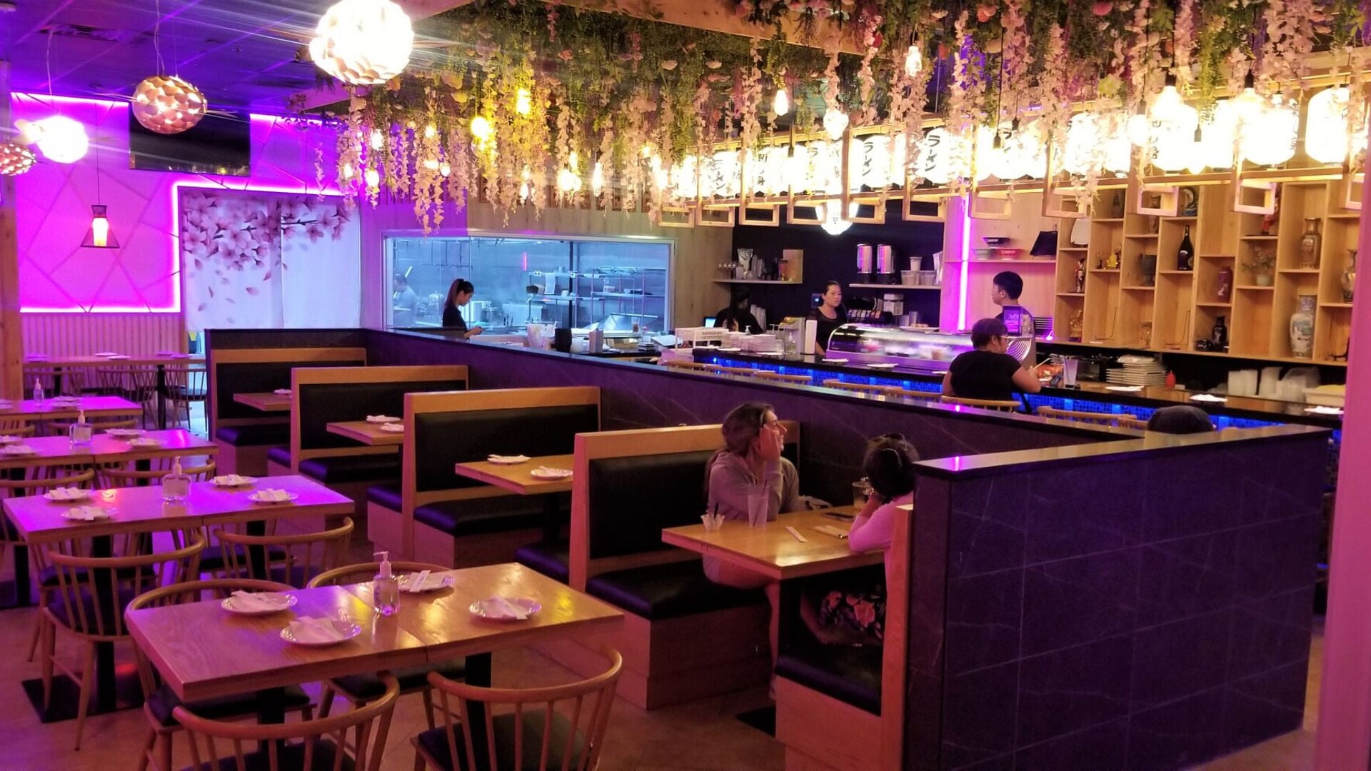 Ramen and sushi chain, known for incorporating gold flakes into