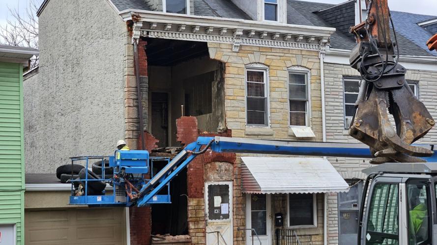 Demolition crew dismantles vacant Reading building after partial ...