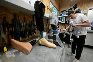 Russian prosthetics workshops fill up with wounded soldiers