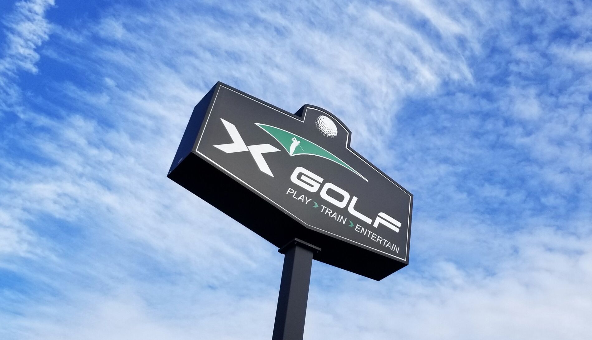 After hiatus, Eastonarea sports bar, indoor golf facility swings back into action under new