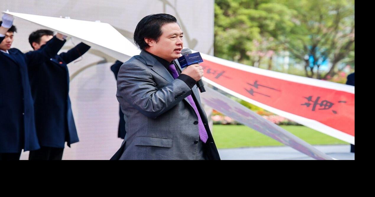 China's Treasured Artist Zhang Damo Donates a Hundred Masterpieces at Heung Kong Forum