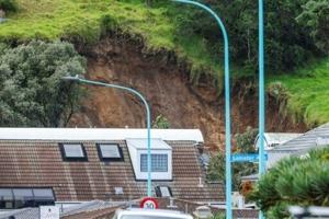 Multiple people missing in New Zealand landslips