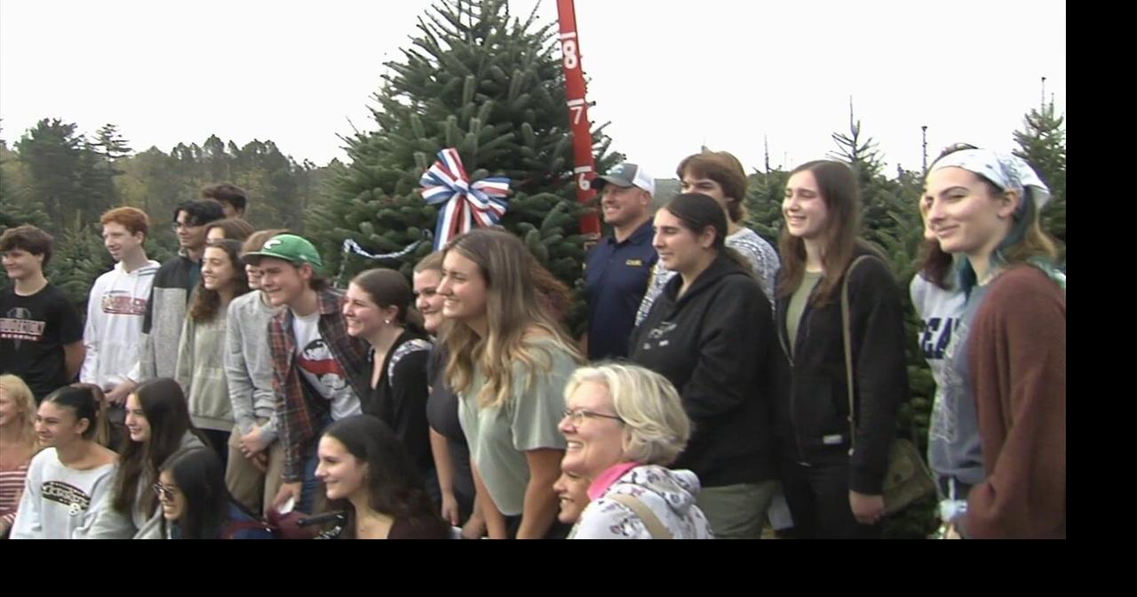 Montco students pick out Christmas tree for Vice President Harris while