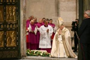Last 'holy door' at St Peter's closes to end Catholic jubilee year