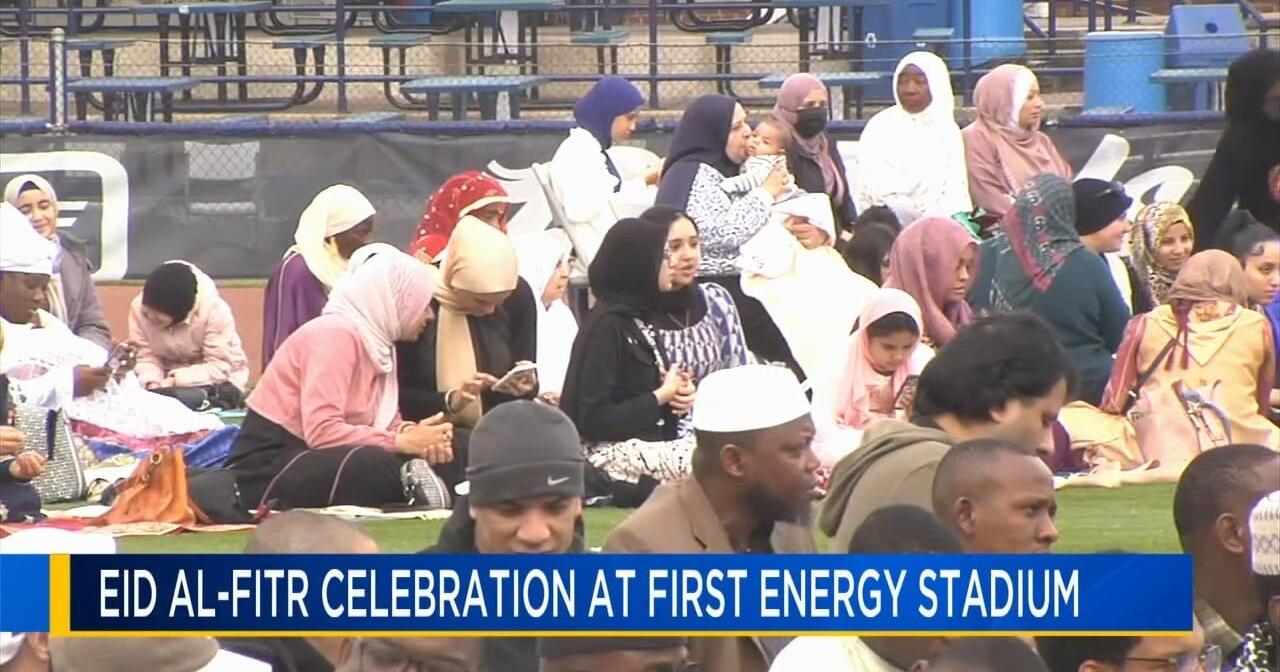 Muslims gather at FirstEnergy Stadium for annual Eid al-Fitr celebration - Vimarsana News