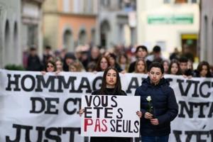 Protesters demand 'justice' one month after Swiss bar fire