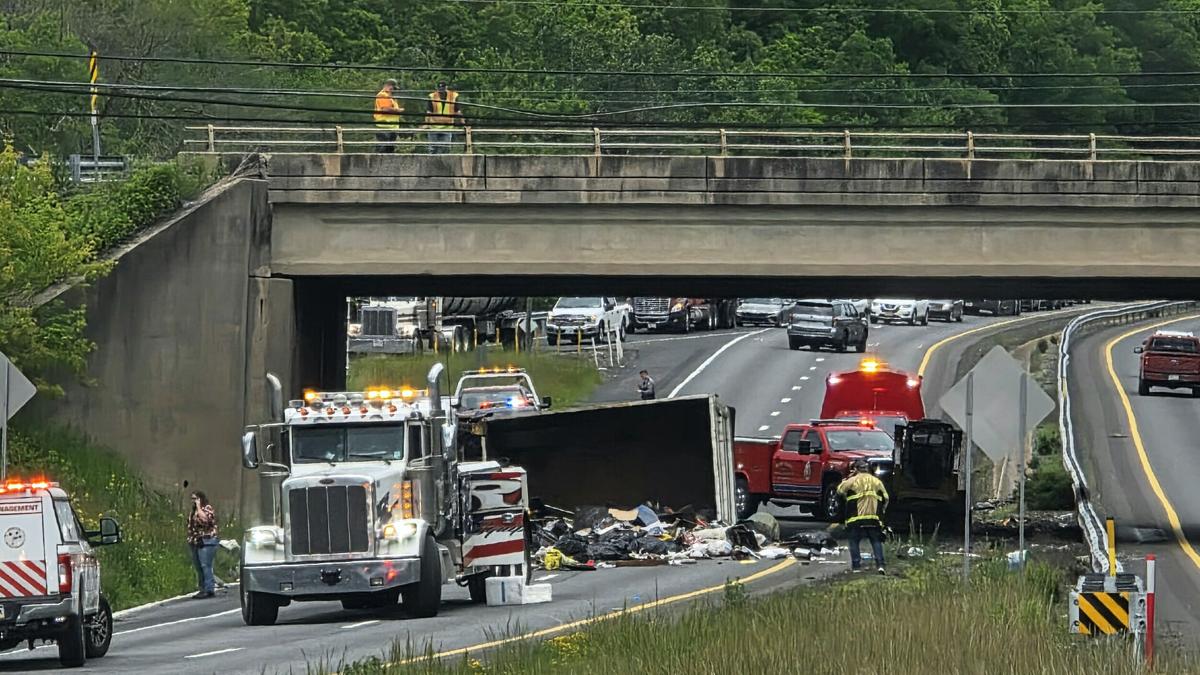 1 seriously injured after dump truck hits Route 209 overpass bridge in ...
