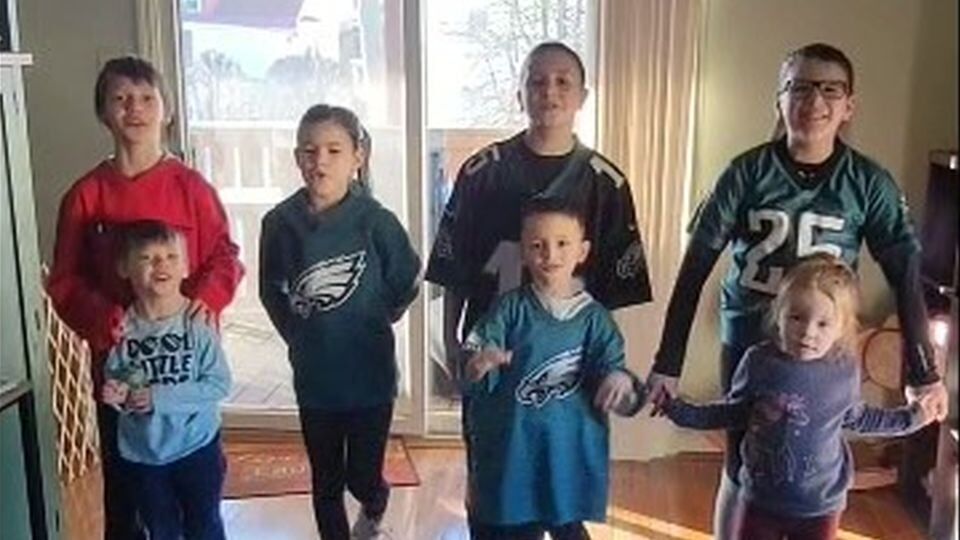 Hear Viewmont Elementary students in Hickory sing Philadelphia Eagles fight  song for player headed to Super Bowl