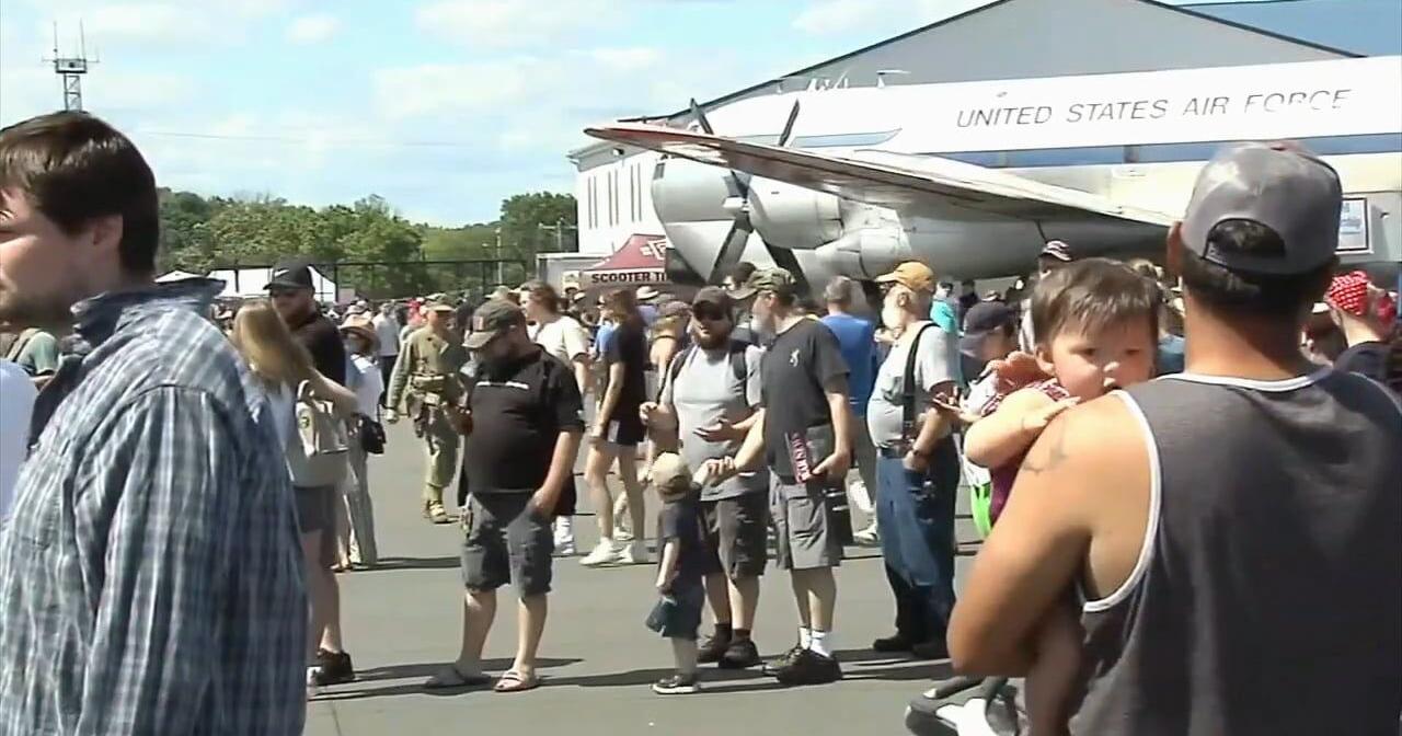 Jump doesn't go as planned for WWII Weekend paratrooper - Vimarsana News