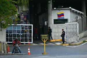 Families wait in anguish for prisoners' release in Venezuela