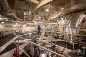 Japan restarts world's biggest nuclear plant again