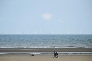 UK tackles electricity price link to world gas amid Mideast war