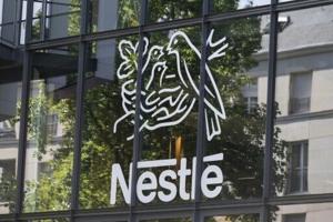 Nestle sales slump under strong franc but volumes recover