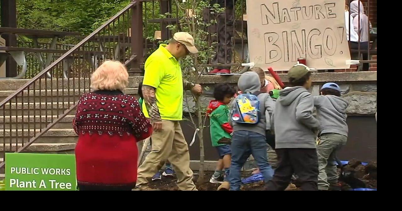 Wyomissing families celebrate Earth Day with fun activities and farmer's market on weekend