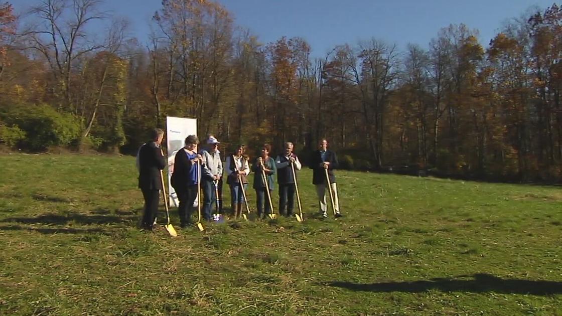 Officials break ground on indoor horse therapy building near Berks-Lancaster County line