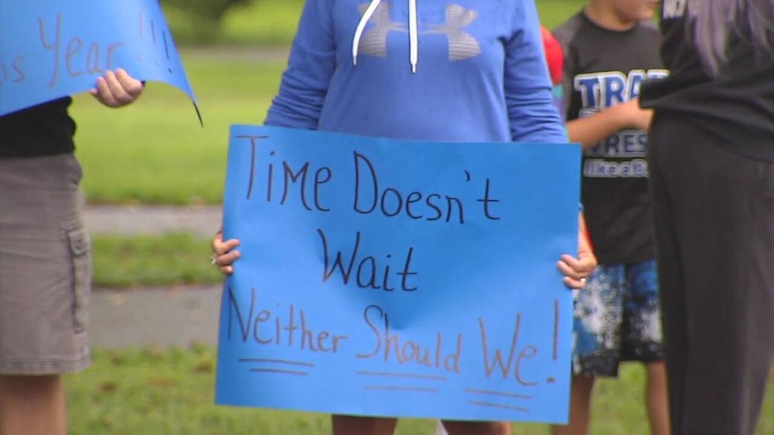Palmerton Residents Rally For Start Of Fall Sports Poconos And Coal Region Wfmz Com