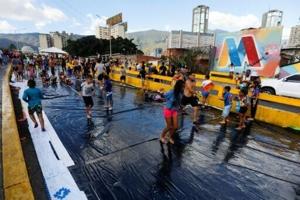 US-Venezuela flights to resume in new sign of thaw