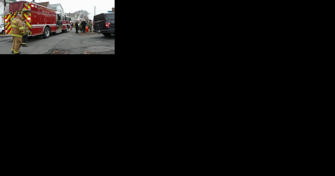 Heroic Rescue: Police officer pulls young child from burning Shenandoah Heights house - Vimarsana News