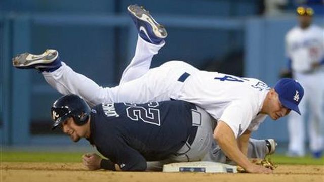 Braves use homers, better bullpen to beat Ryu, Dodgers 4-3