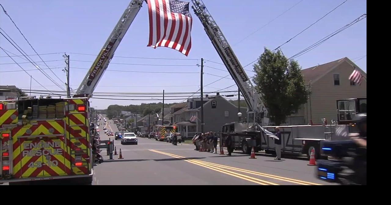 ‘God rest his soul’: Community gathers to watch procession for fallen state trooper