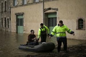 Hundreds of thousands without power after storm lashes France