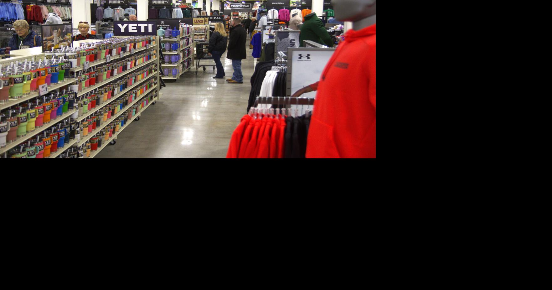 Dunham's Sports welcomes customers in the Quincy area ahead of grand ...