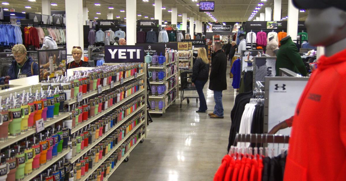 Dunham's Sports welcomes customers in the Quincy area ahead of grand ...
