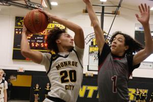 Monroe City puts away Louisiana with dunks and defensive swagger in tournament semifinals