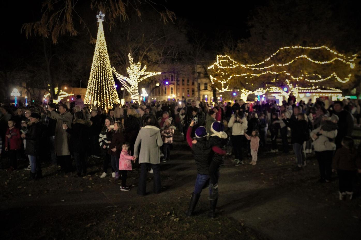 The District Kicks Off Holiday Season In Quincy News Whig Com