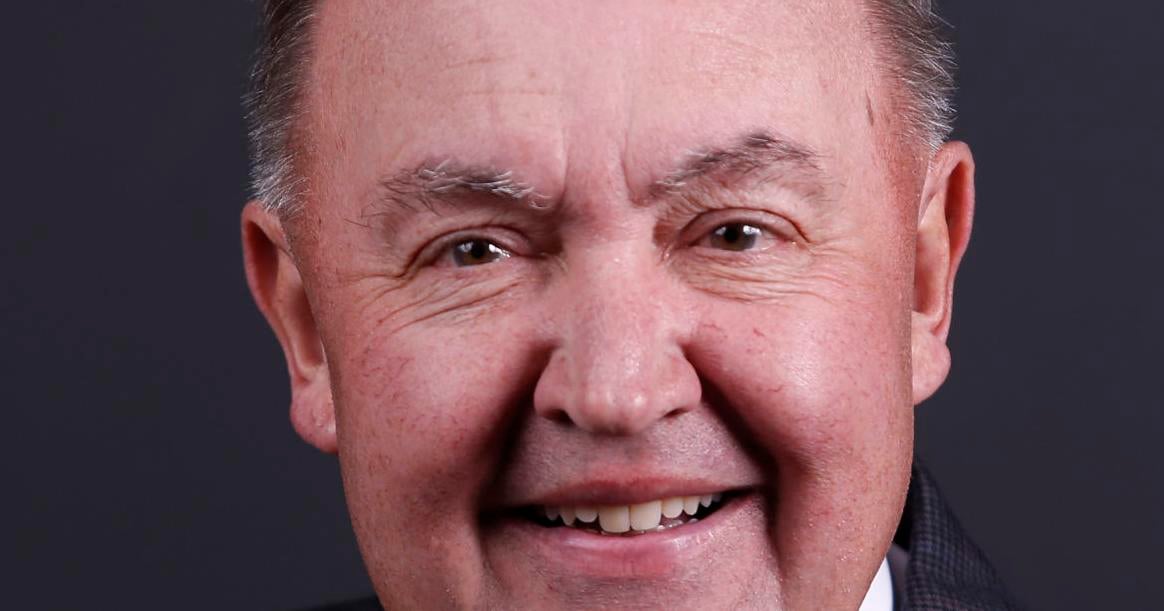 Oakley to receive leadership award for distinguished media career