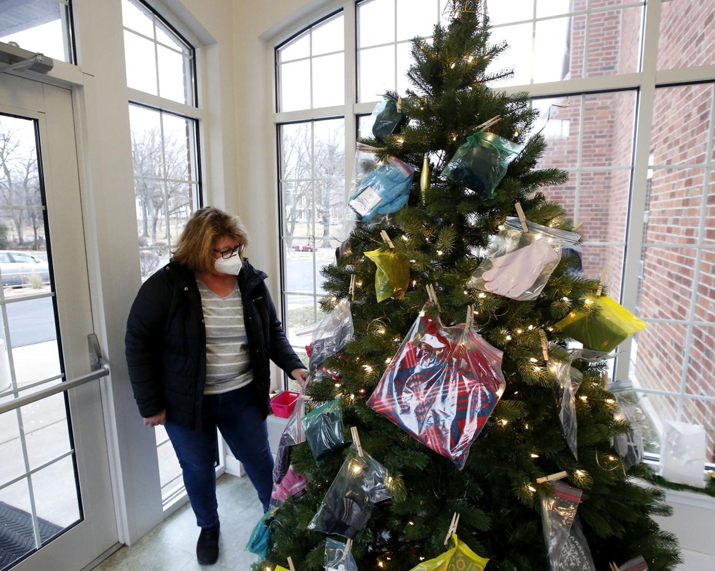 WEB123020-qhw-givingtree.jpg
