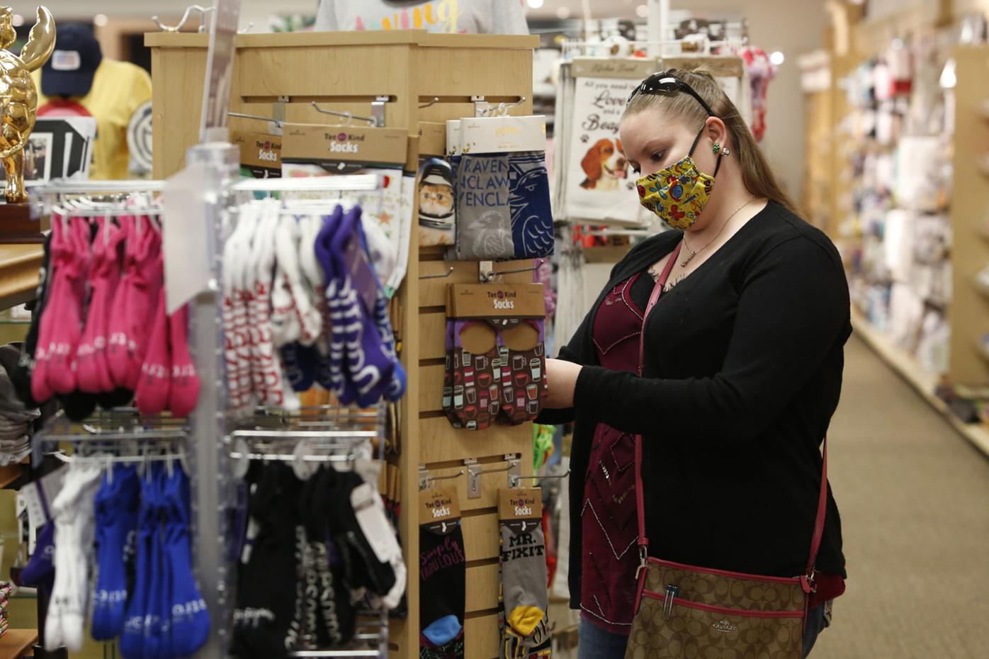 WEB122420-qhw-christmasshopping