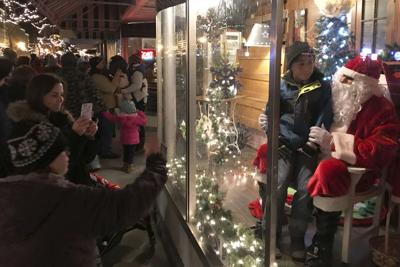 Hannibal Christmas 2022 Hannibal Main Street Packed For Living Windows | Article | Whig.com