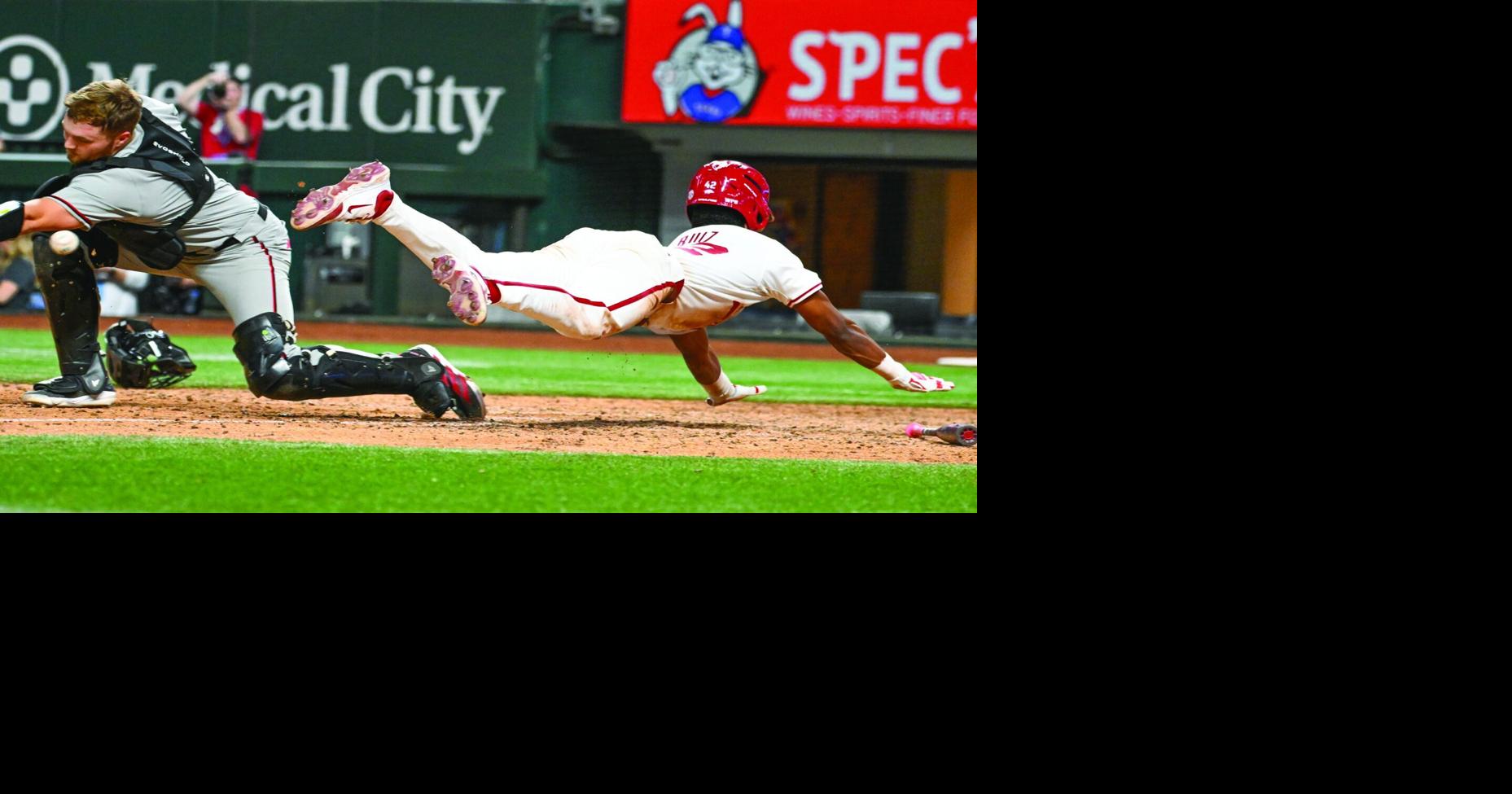Razorbacks beat Red Raiders in extra innings
